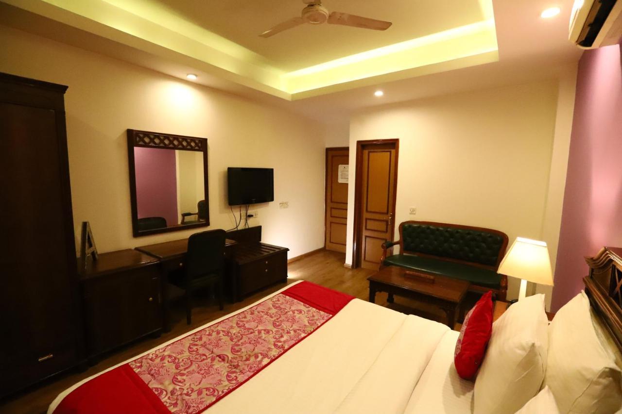 Hotel Ambica Palace Aiims New Delhi - Couple Friendly Local Id Accepted Εξωτερικό φωτογραφία