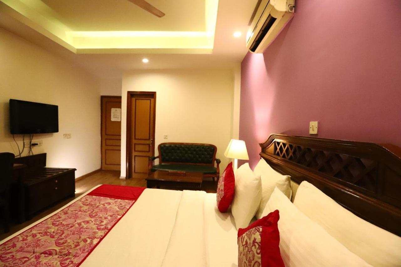 Hotel Ambica Palace Aiims New Delhi - Couple Friendly Local Id Accepted Εξωτερικό φωτογραφία