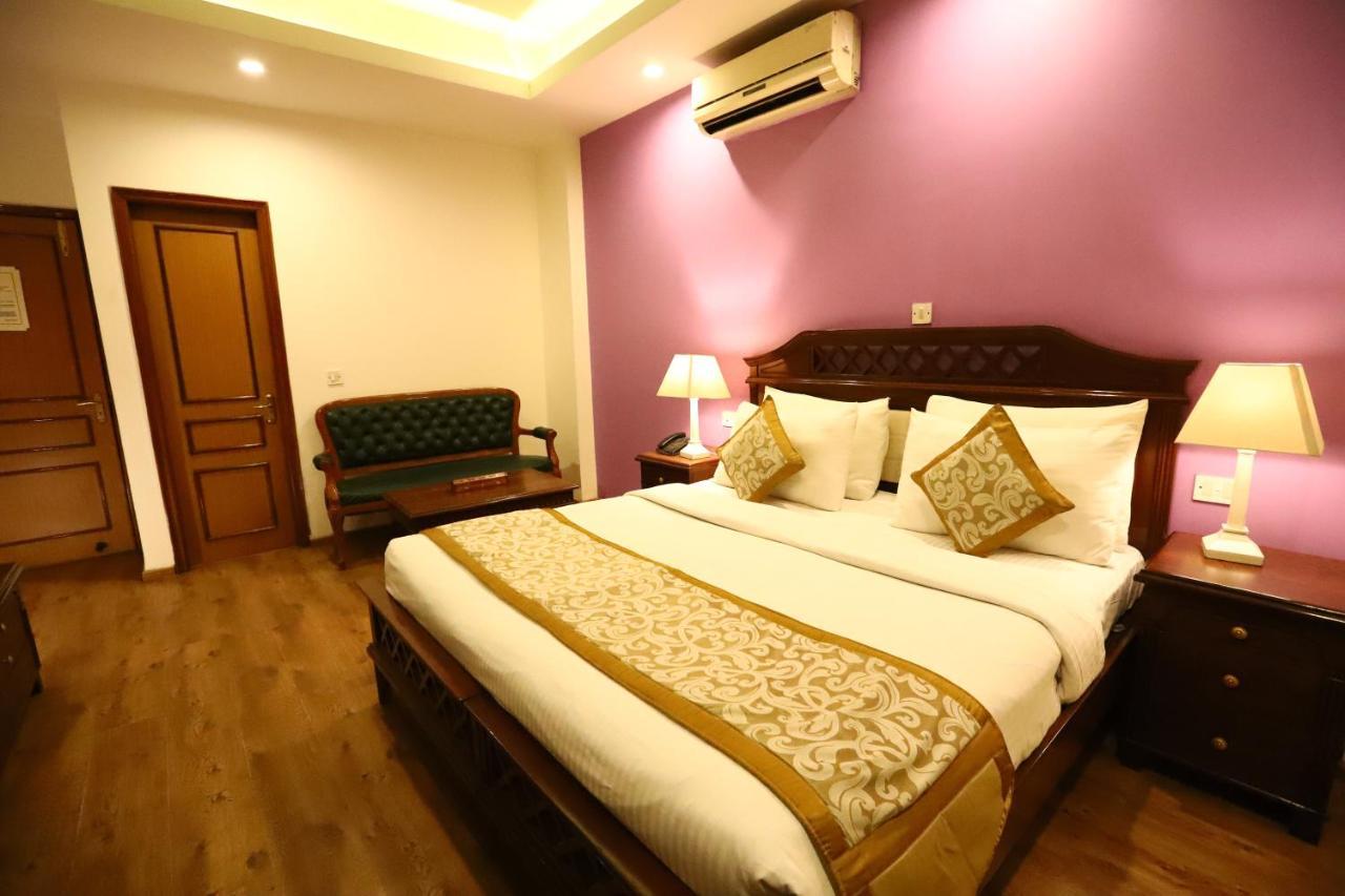 Hotel Ambica Palace Aiims New Delhi - Couple Friendly Local Id Accepted Εξωτερικό φωτογραφία