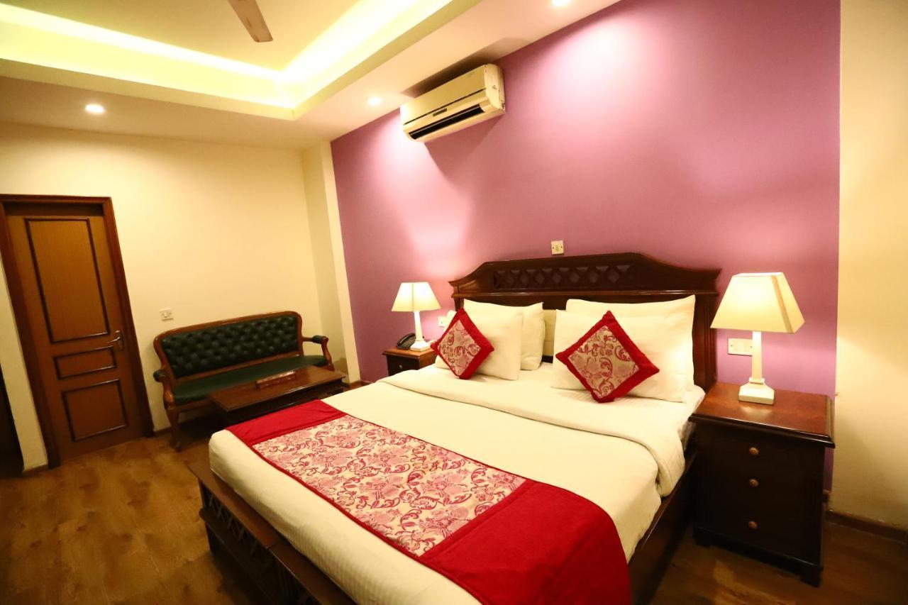 Hotel Ambica Palace Aiims New Delhi - Couple Friendly Local Id Accepted Εξωτερικό φωτογραφία