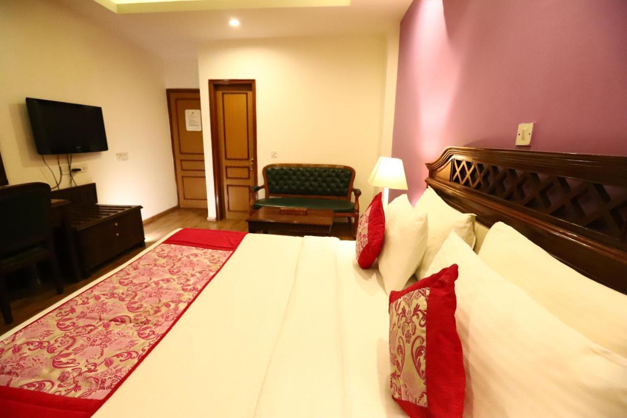 Hotel Ambica Palace Aiims New Delhi - Couple Friendly Local Id Accepted Εξωτερικό φωτογραφία