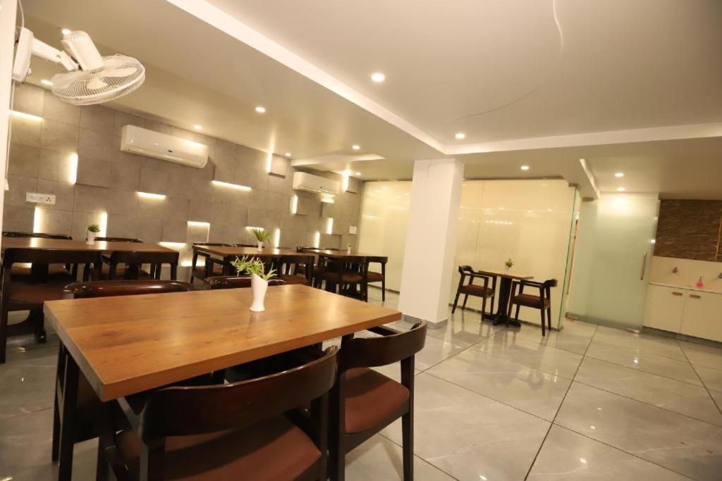 Hotel Ambica Palace Aiims New Delhi - Couple Friendly Local Id Accepted Εξωτερικό φωτογραφία