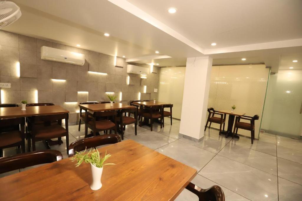 Hotel Ambica Palace Aiims New Delhi - Couple Friendly Local Id Accepted Εξωτερικό φωτογραφία
